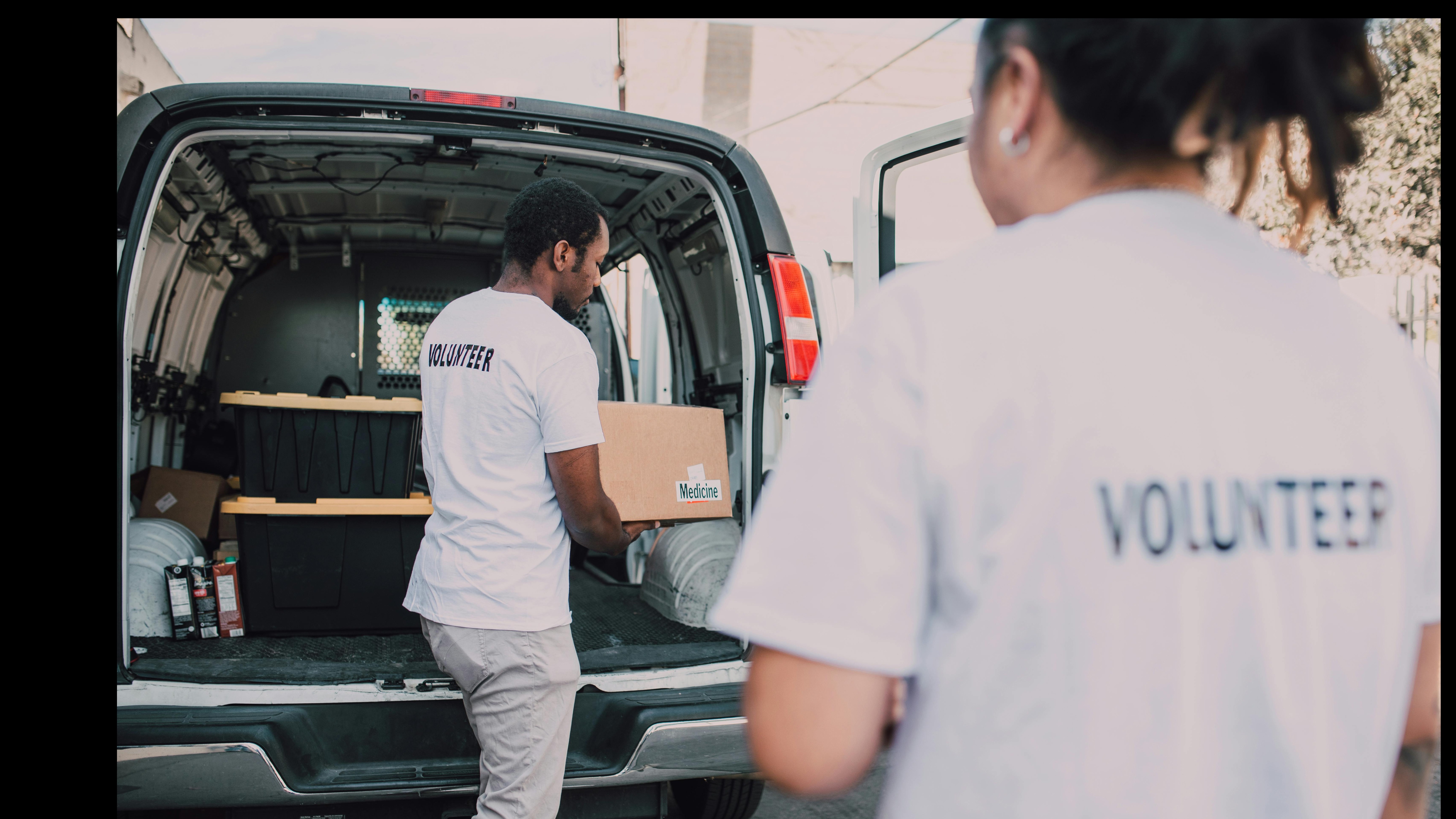 enthusiastic health education, attentive group, taking notes and discussing, photorealistic, in a bright classroom with educational posters, highly detailed, animated discussions, shutter speed 1/250, lively colors, fluorescent lighting, shot with a 24mm lens.