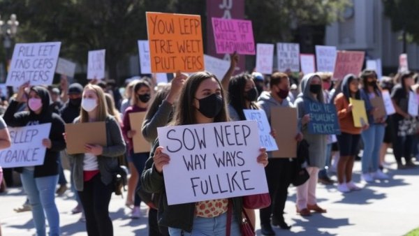 Oakland students hold walkout in response to on-campus shootings