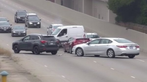 Crashes involving up to 5 vehicles block Hwy. 101 lanes near SFO