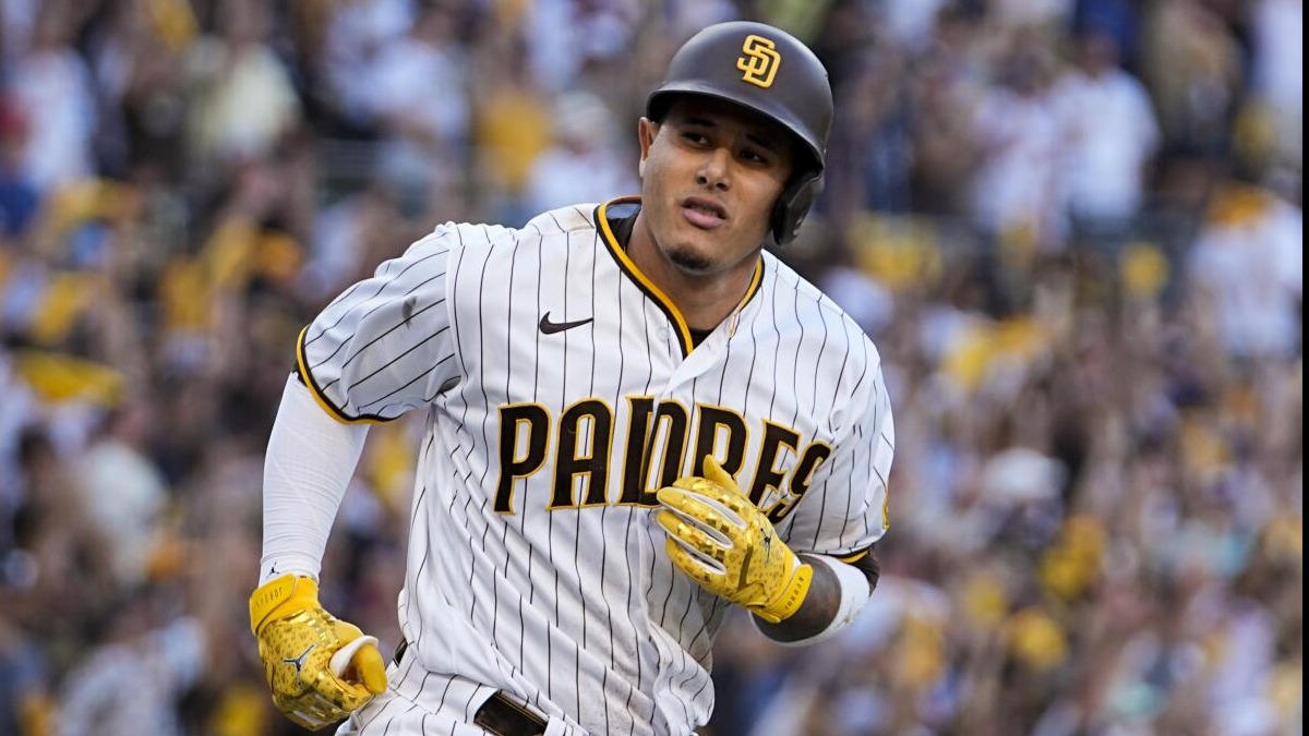 Manny Machado fields a ground ball at 3rd base in latest San Diego Padres news.