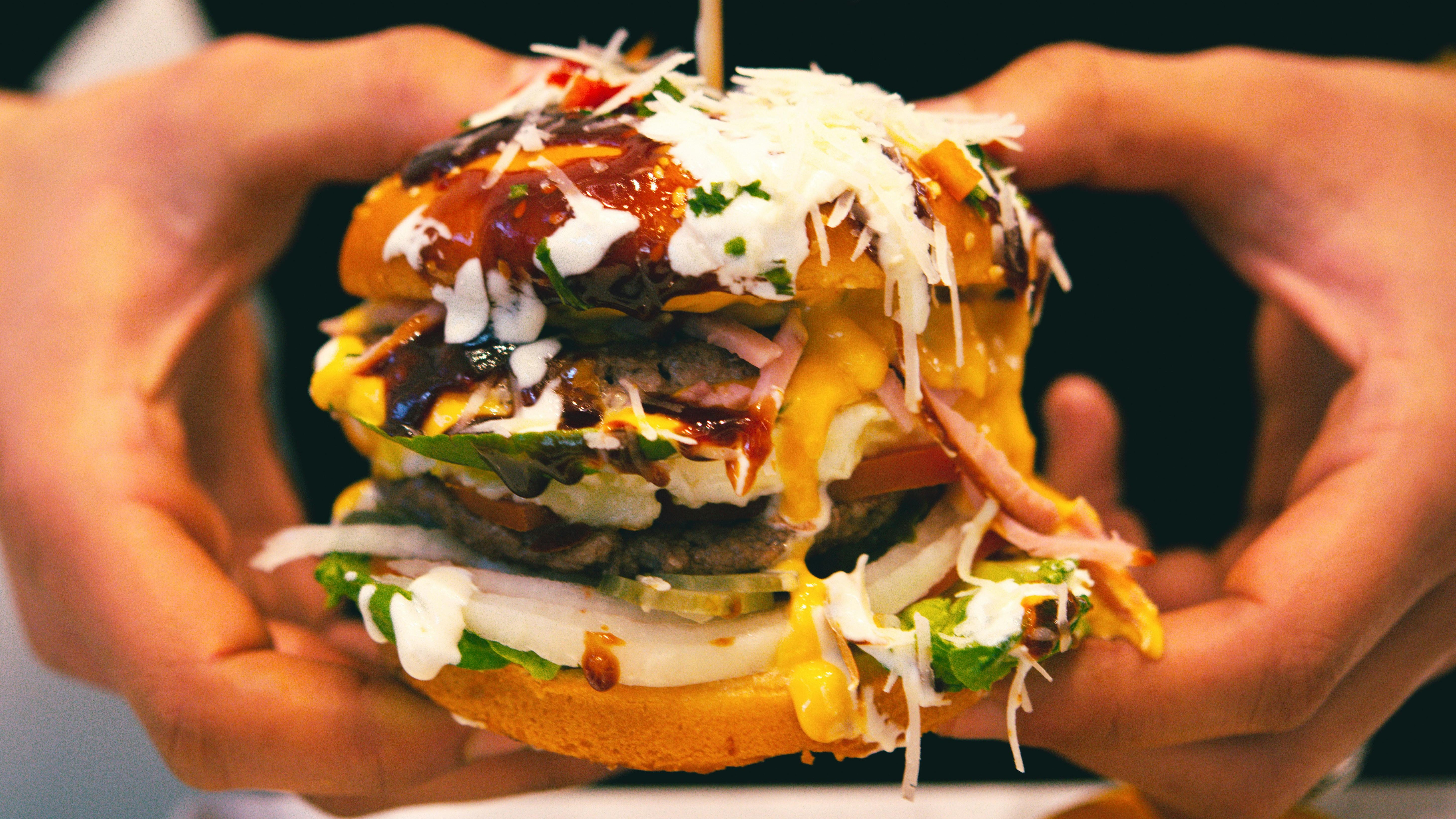 Eat Well, Feel Strong: 5 Tactics to Master Food Temptations