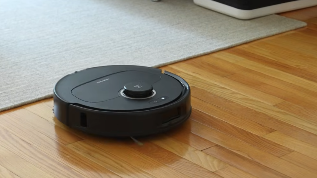 Roborock Qrevo S5V carpet cleaning test indoors.