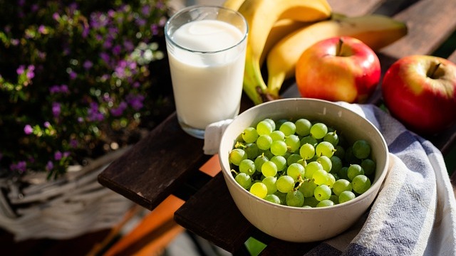 Healthy Snacks, promoting eco-friendly choices.