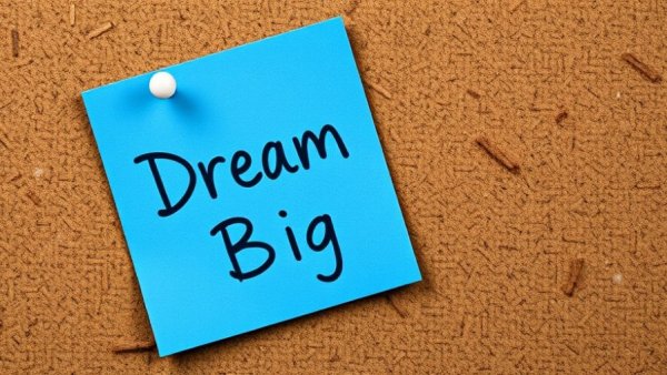 Inspirational 'Dream Big' note for small business success.
