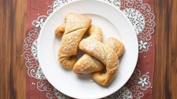 Rugelach – Little Yiddish Twists