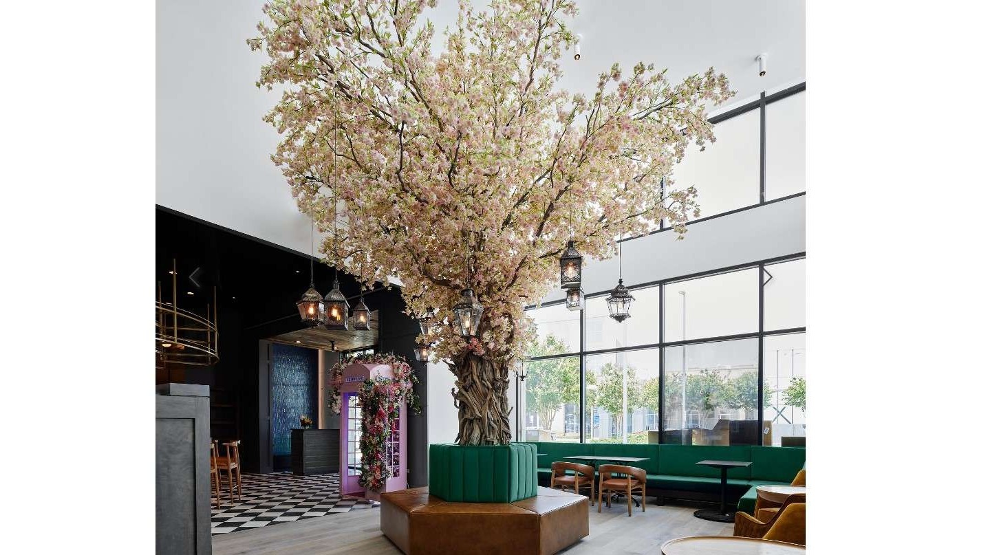 Elegant minimalist tree logo for fun dining in Dallas at The Glen Restaurant &amp; Bar.