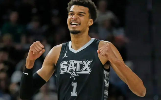 Victor Wembanyama's all-around effort carries Spurs past Pistons