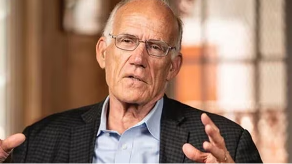 Courageous leadership in politics: two men discussing in a TV interview.