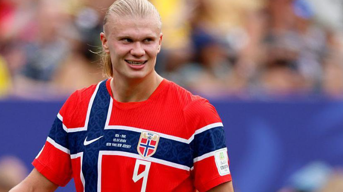 Talk show host in lively discussion on Erling Haaland's cultural impact.