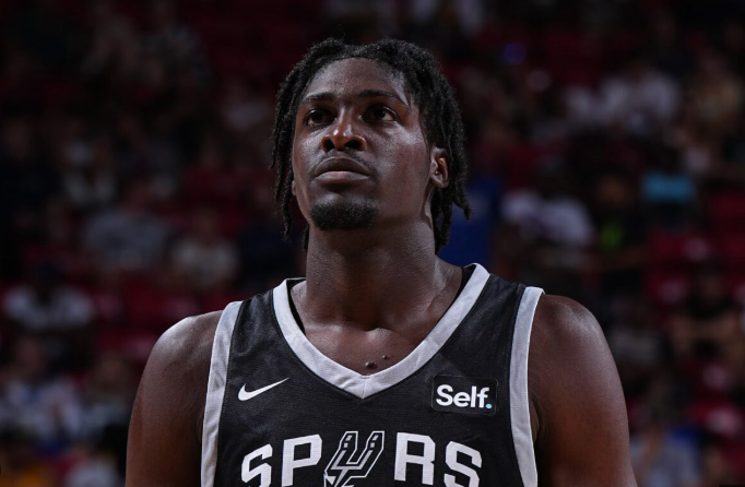 Court temporarily allows ex-Alabama player to return to basketball team