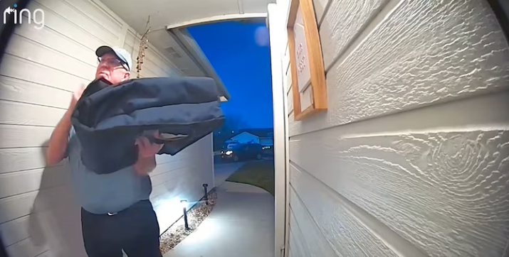 A senior pizza driver gains $100K tips for his kindness in the community.